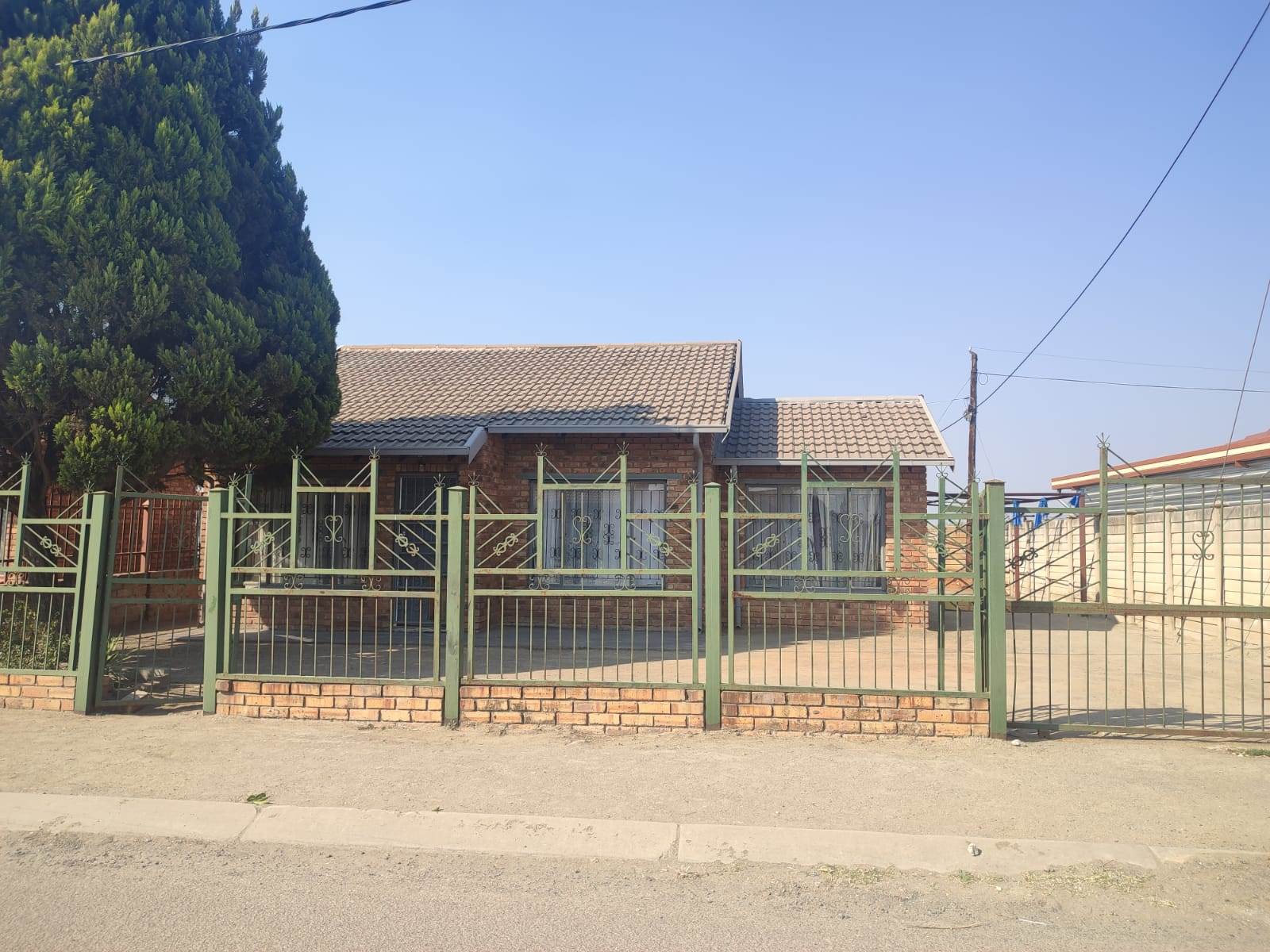 2 Bed House in Boitekong photo number 11