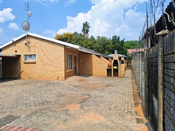 9 Bedroom House 9 Bedroom House