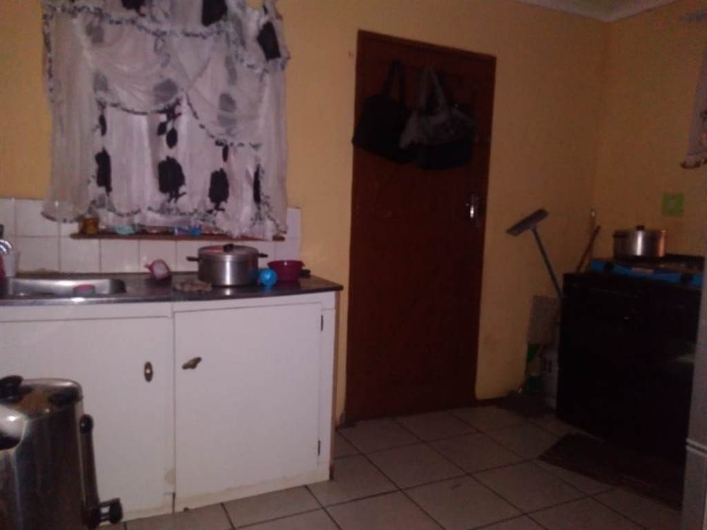 3 Bed House in Ikageng photo number 6