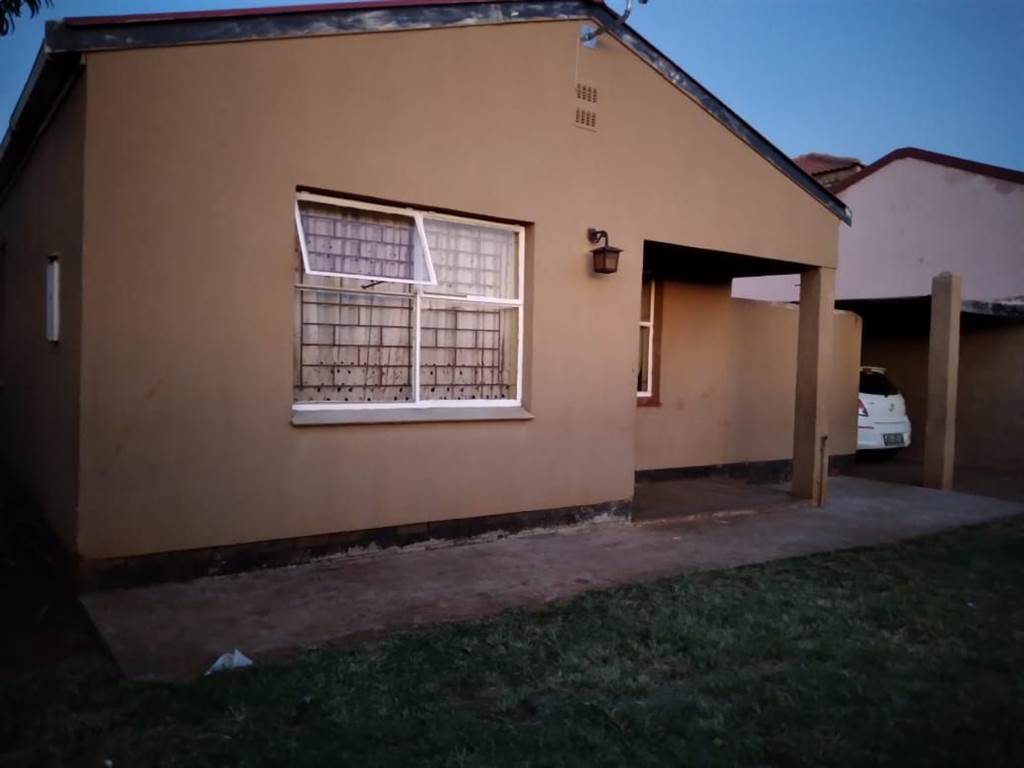 3 Bed House in Ikageng photo number 1
