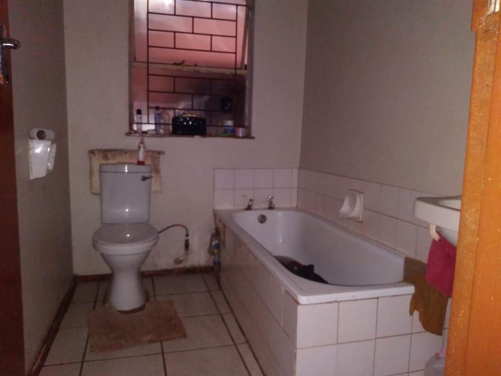 3 Bed House in Ikageng photo number 17