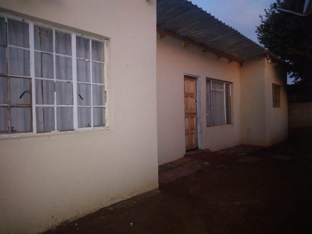 3 Bed House in Ikageng photo number 19