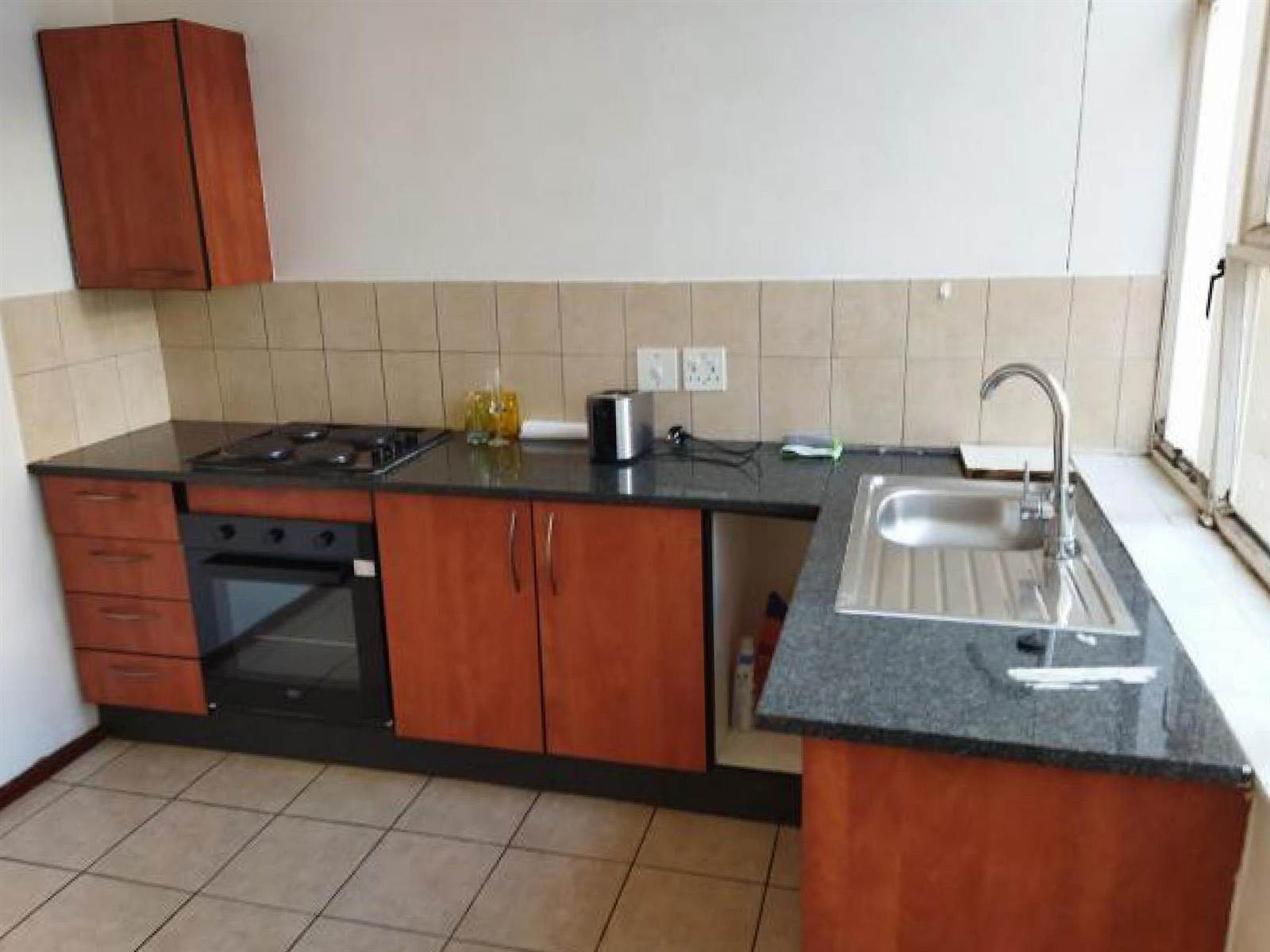 1 Bed Townhouse in Braamfontein photo number 4