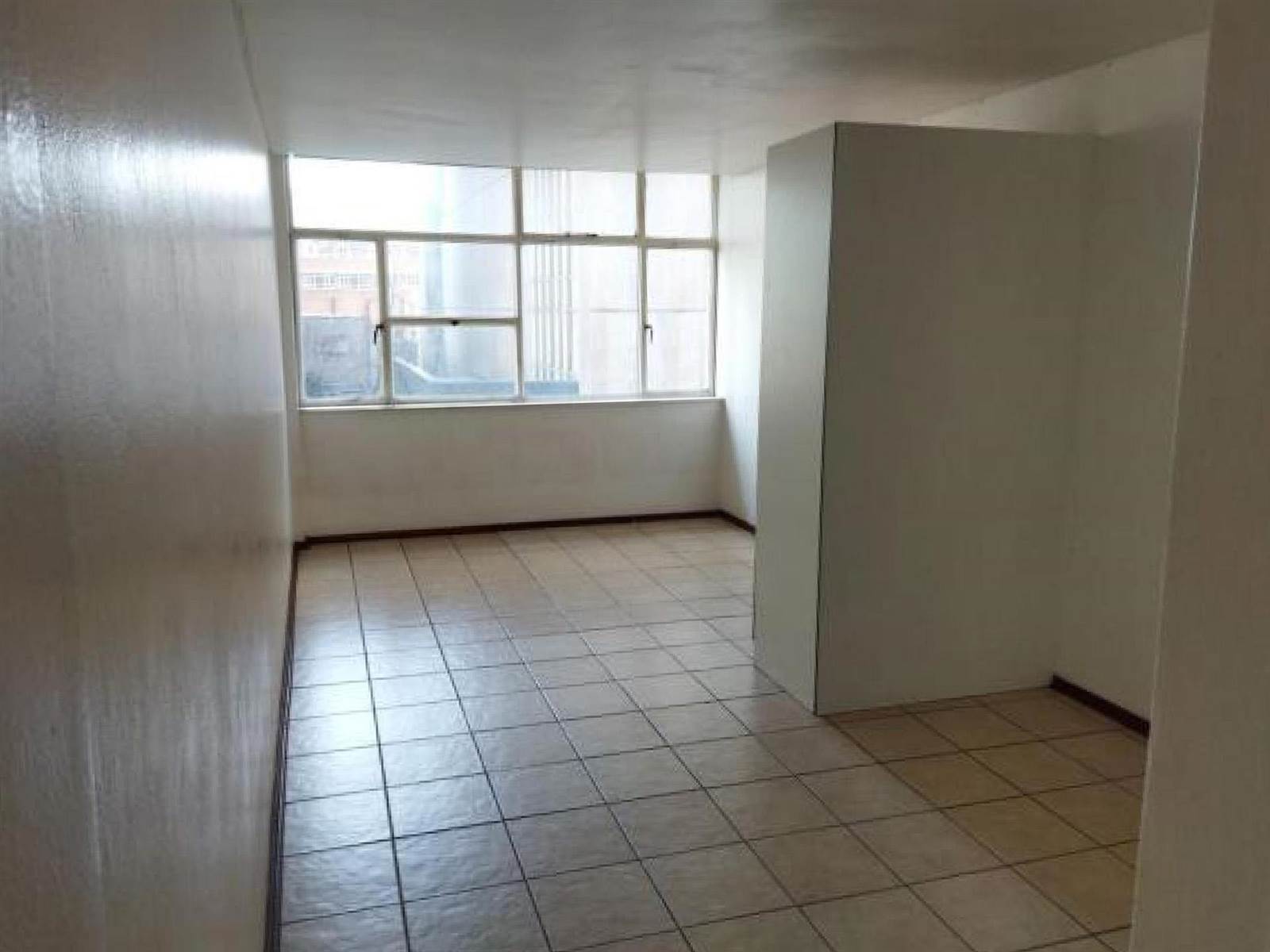 1 Bed Townhouse in Braamfontein photo number 6