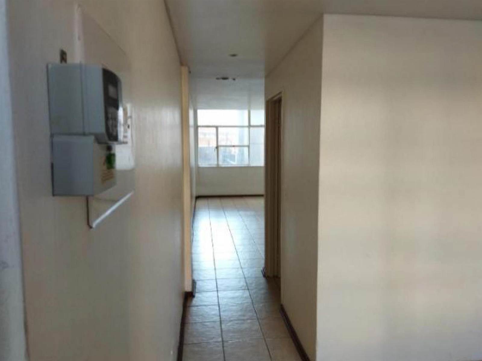 1 Bed Townhouse in Braamfontein photo number 3