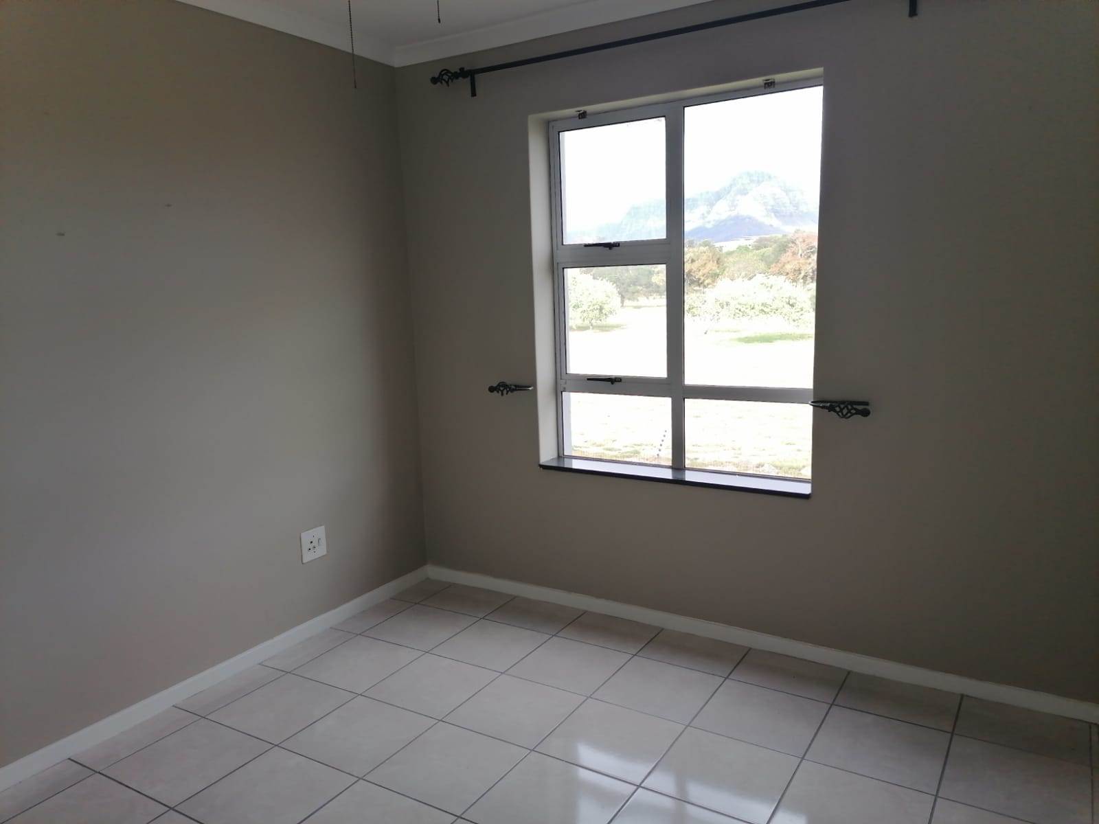 1 Bed Apartment in Pinelands photo number 8