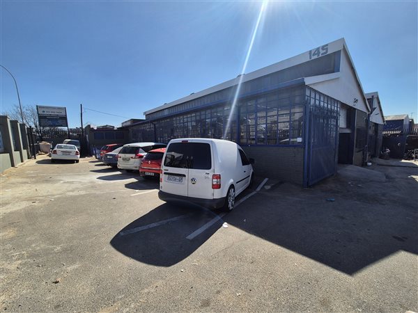800 m² Industrial space 800 m² Industrial space
