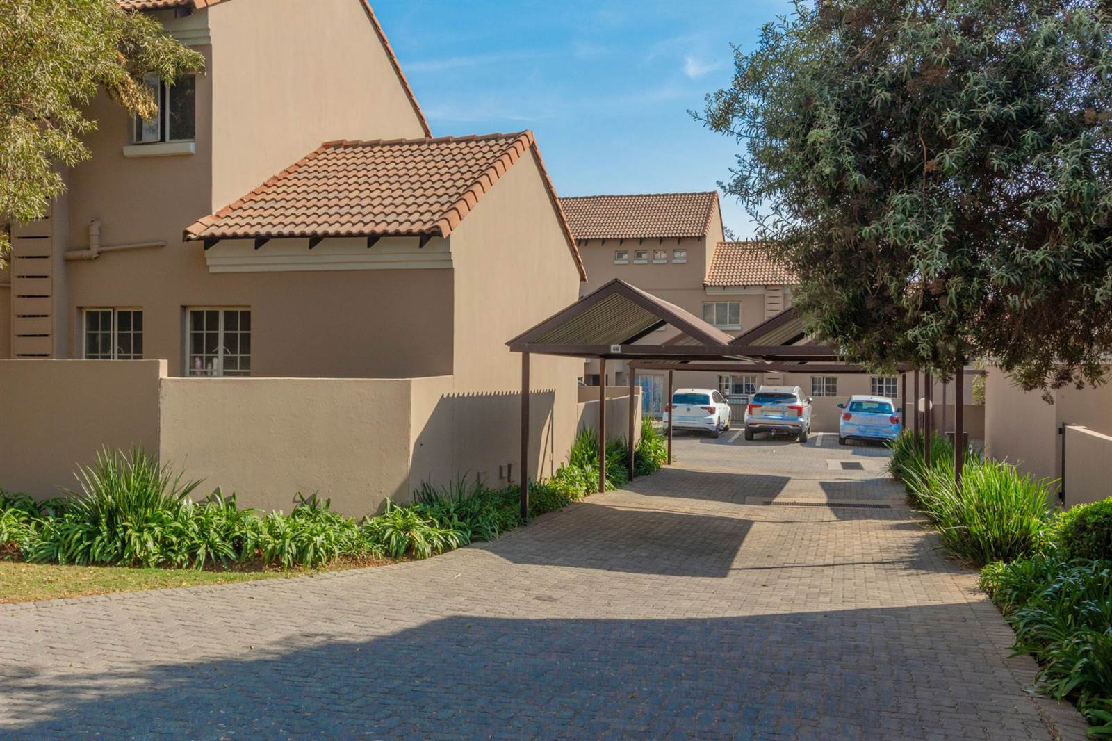 1 Bed Townhouse in Glen Marais photo number 18