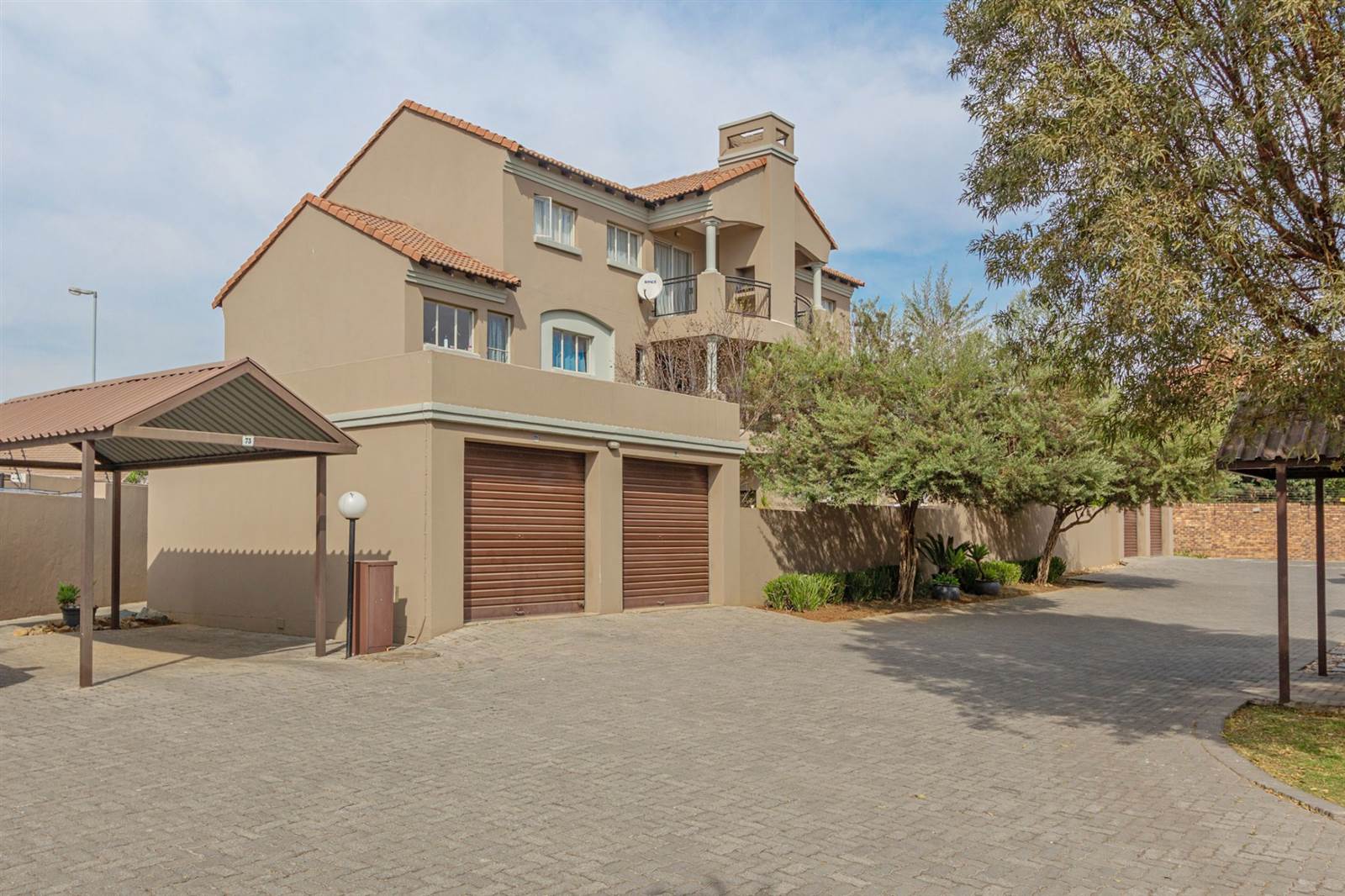 1 Bed Townhouse in Glen Marais photo number 19