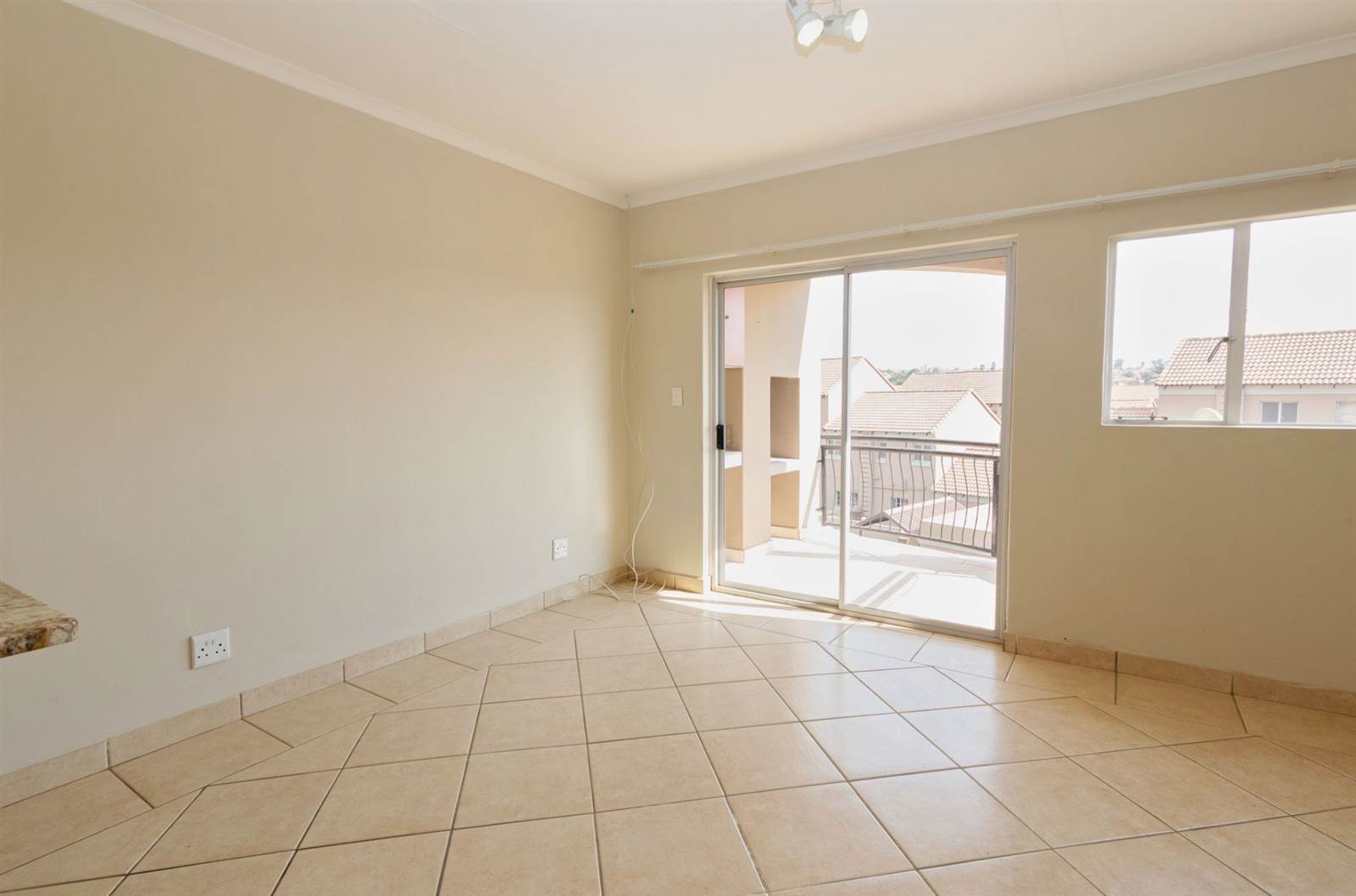 1 Bed Townhouse in Glen Marais photo number 11