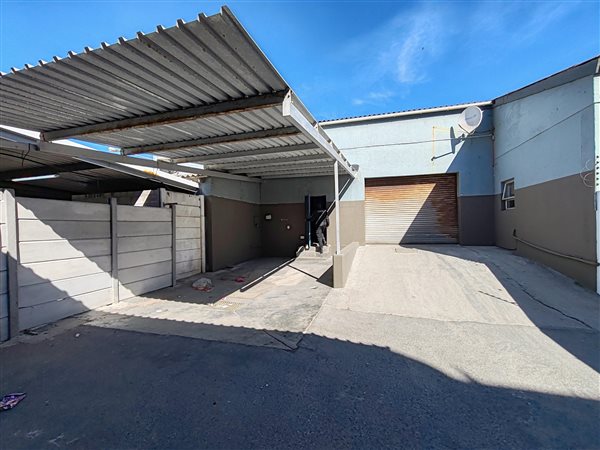 571  m² Commercial space