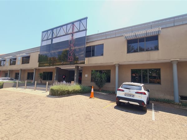 353  m² Commercial space