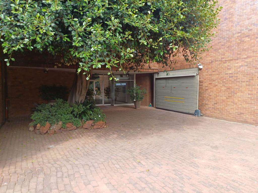 2 Bed Apartment in Northcliff photo number 30