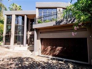 6 Bed House in Zwartkop
