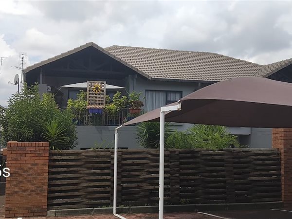 2 Bedroom Townhouse 2 Bedroom Townhouse