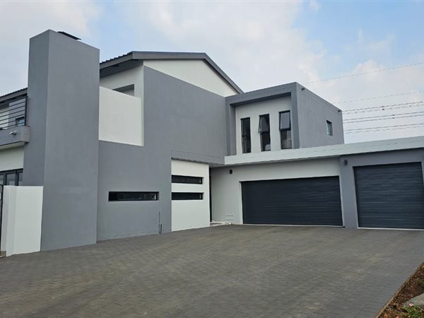 5 Bedroom House 5 Bedroom House
