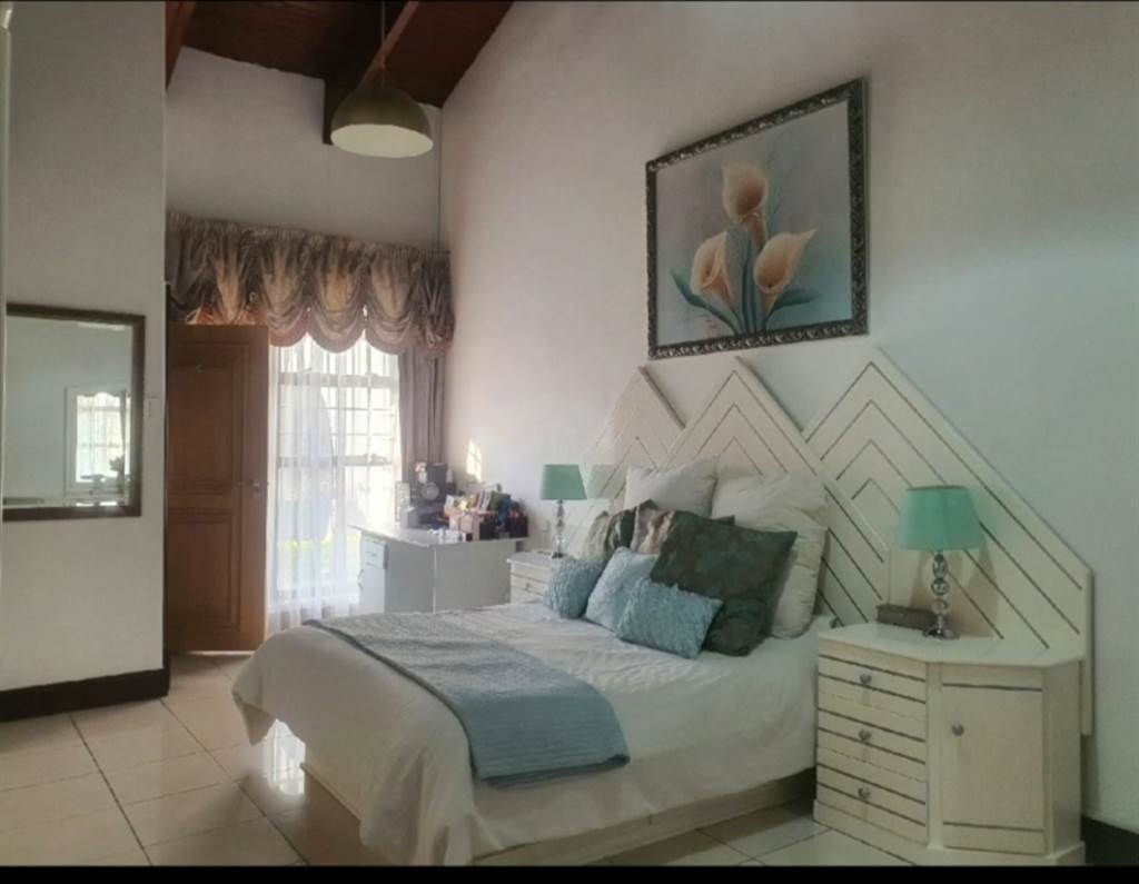 6 Bed House in Laudium photo number 16