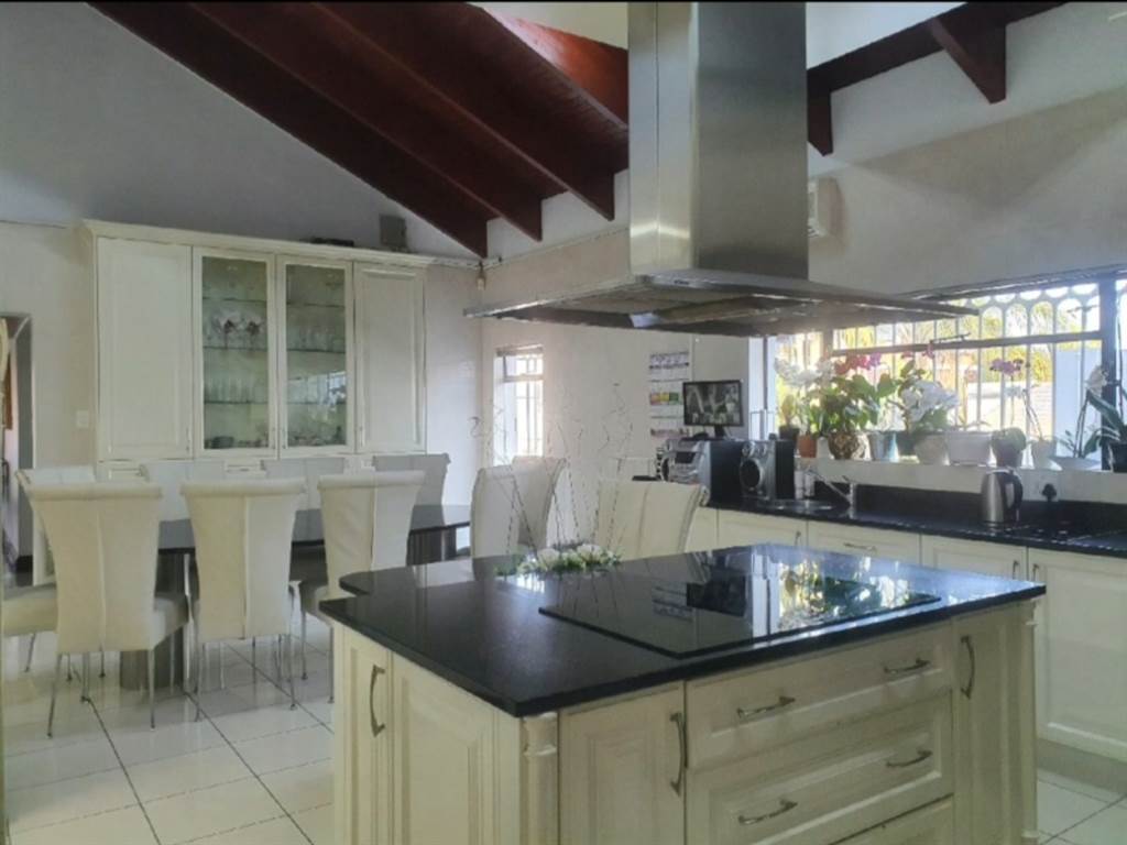 6 Bed House in Laudium photo number 13