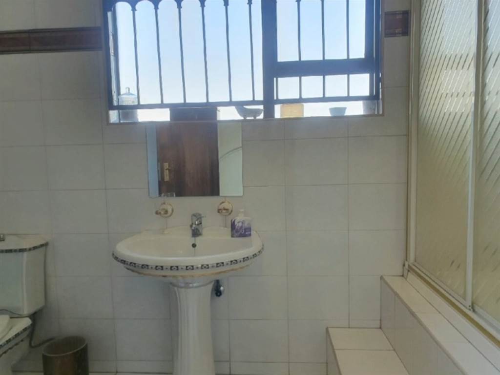 6 Bed House in Laudium photo number 30
