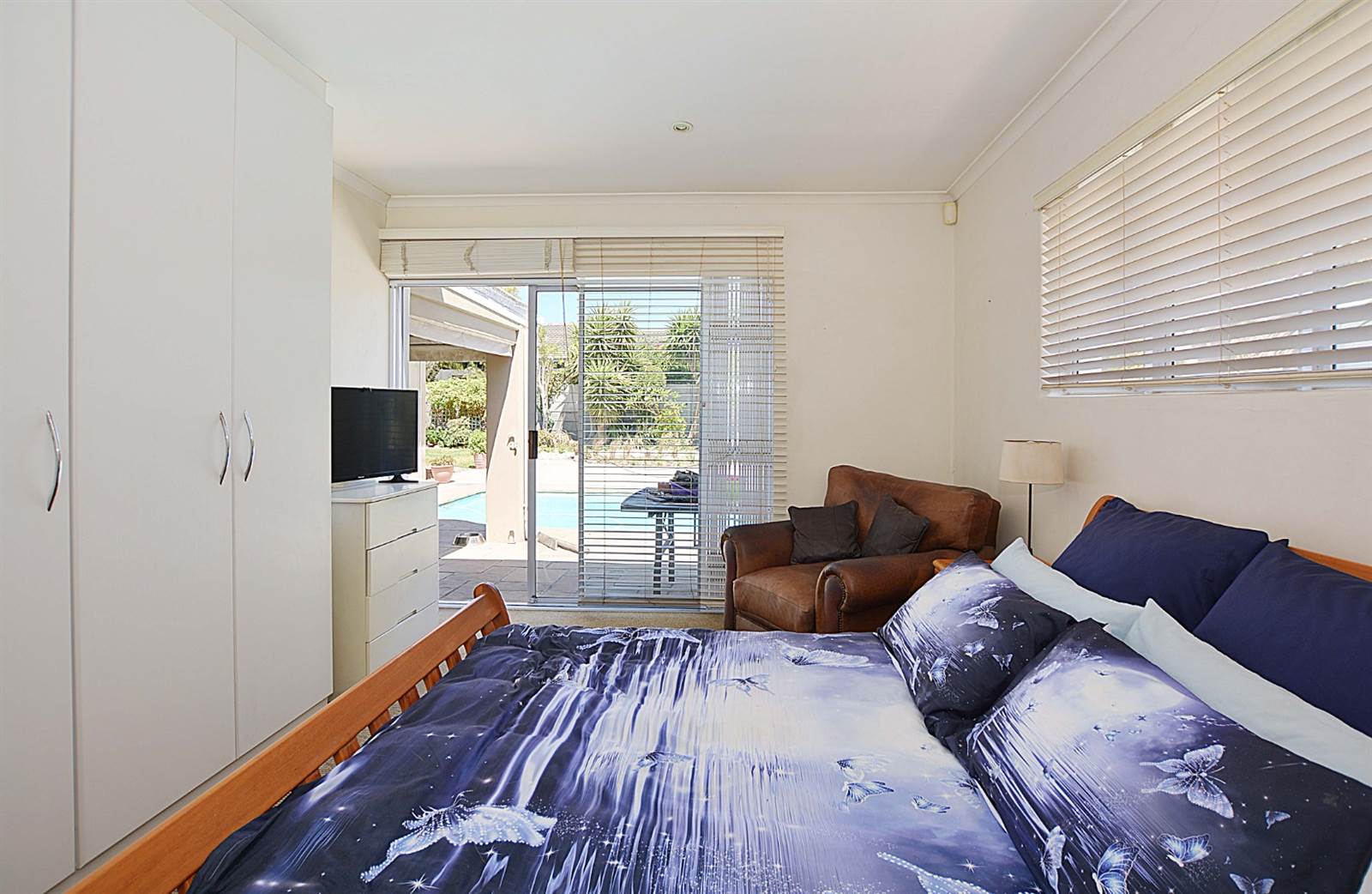 4 Bed House in West Beach photo number 13
