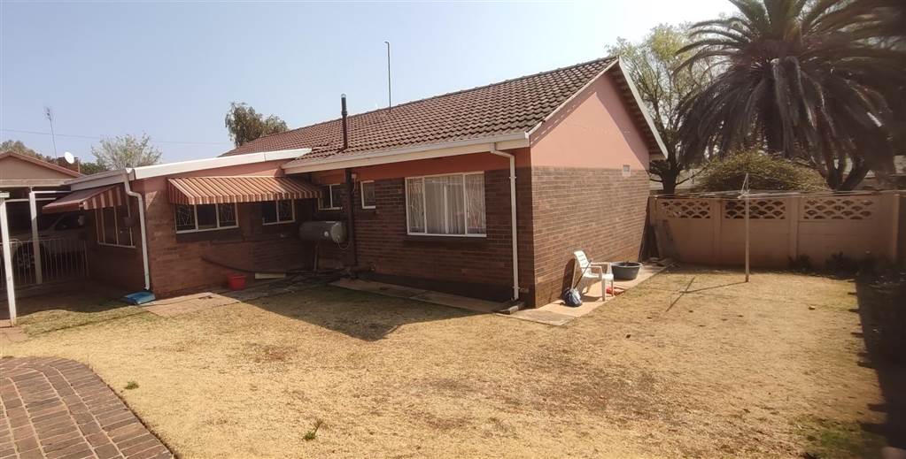3 Bed House in Stilfontein photo number 17