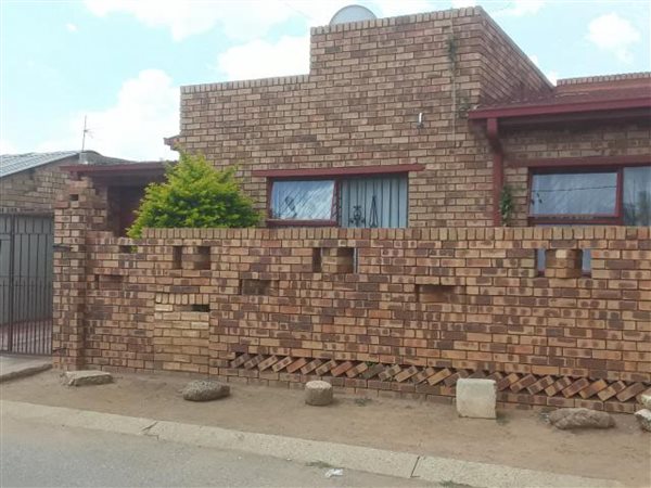 3 Bed House in Zola