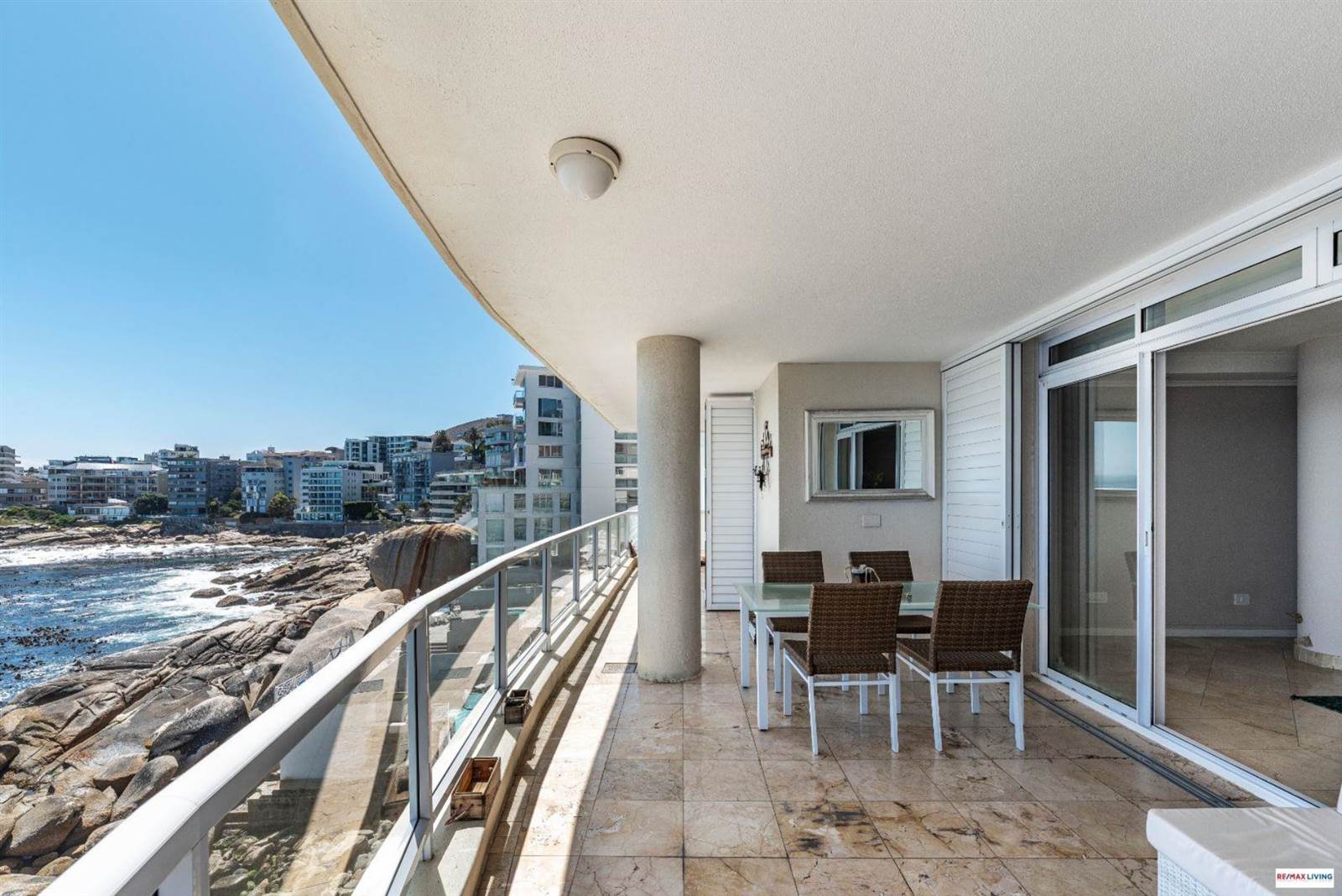 2 Bed Apartment in Bantry Bay photo number 8
