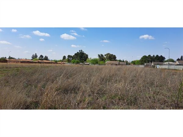 2676 m² Land available in Kookrus