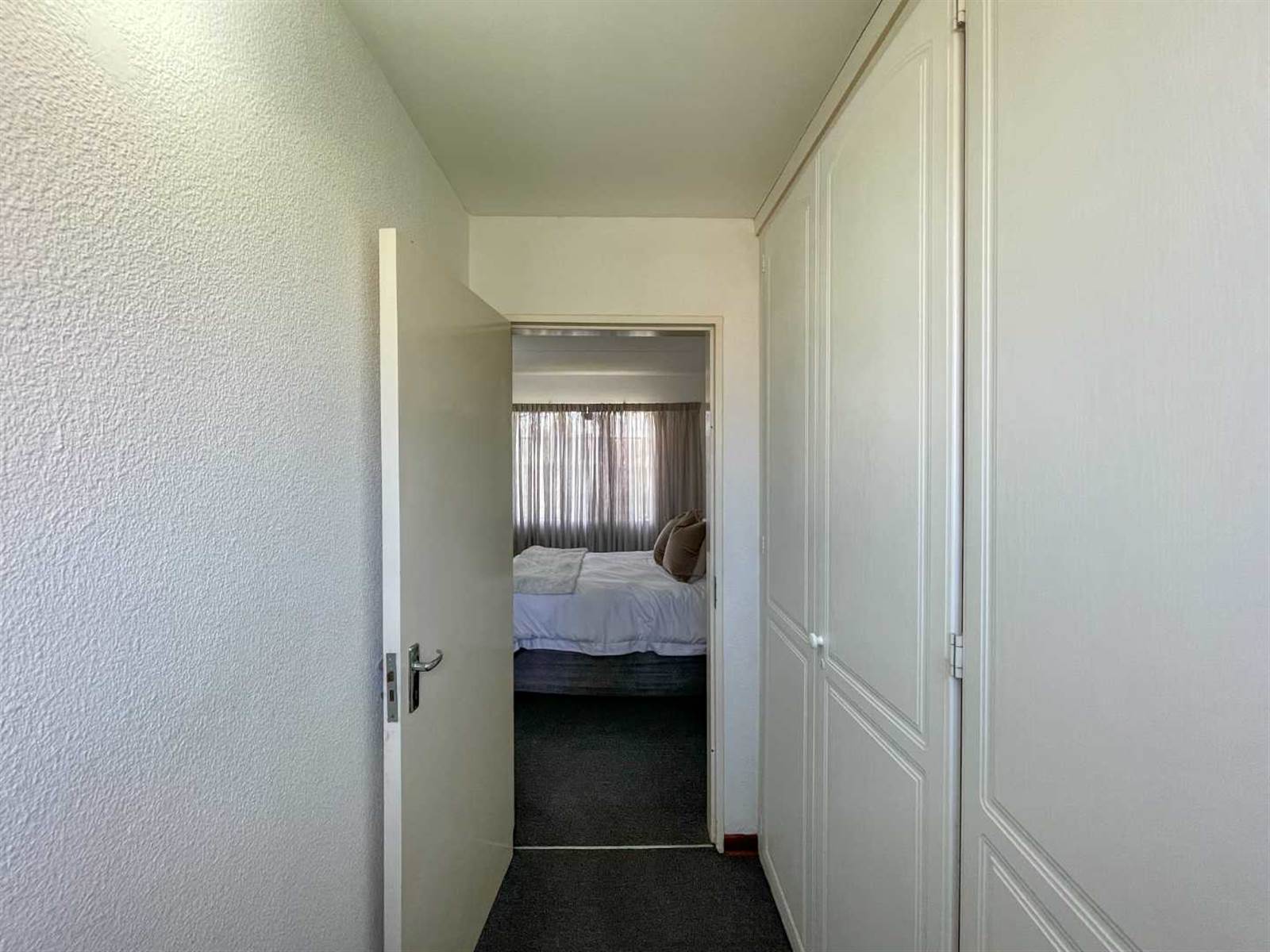 1 Bed Apartment in Elarduspark photo number 9