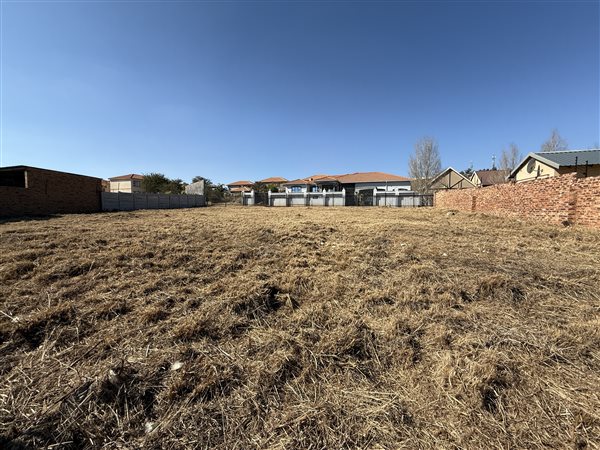 901 m² Land