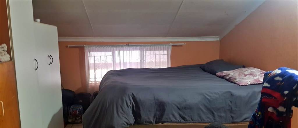 1 Bed Flat in Kempton Park Central photo number 7