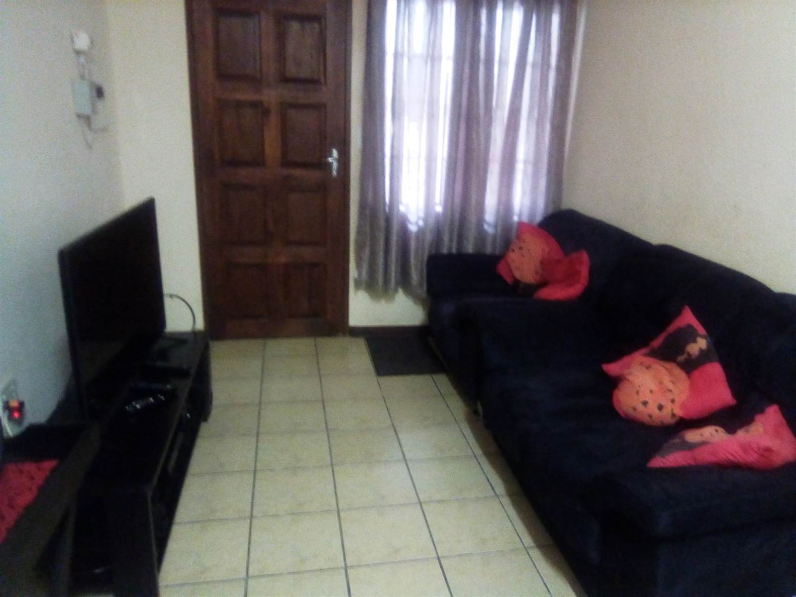 2 Bed Apartment in Polokwane Central photo number 3