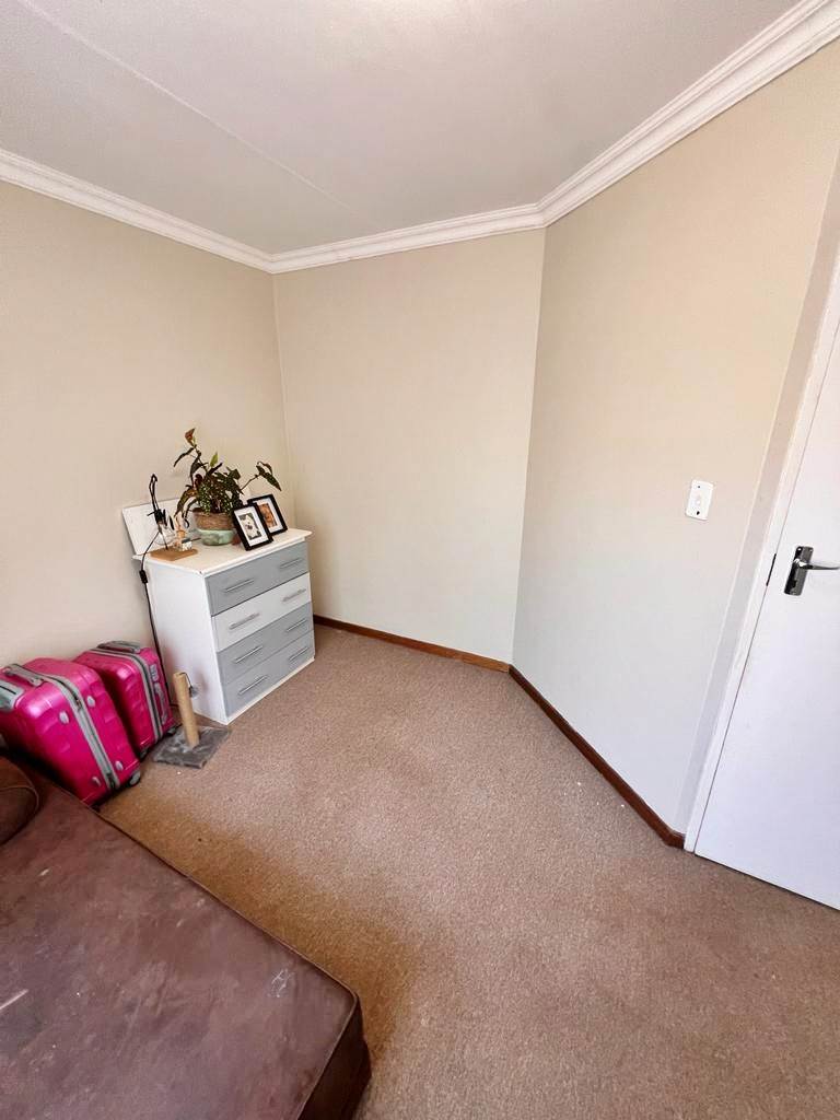 2 Bed Townhouse in Highveld photo number 15