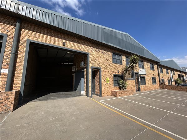 600 m² Industrial space 600 m² Industrial space