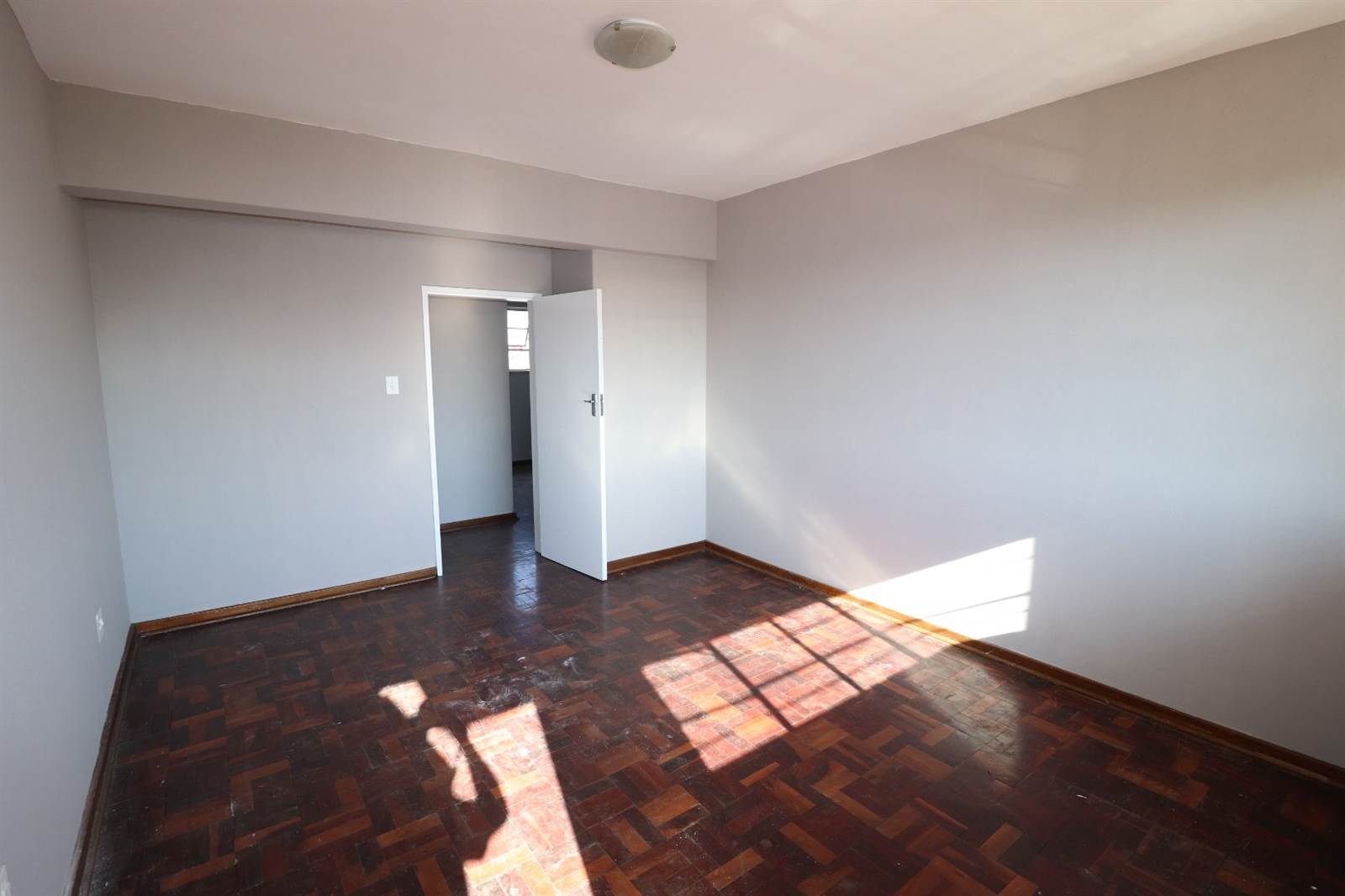 2 Bed Apartment in Malvern East photo number 10