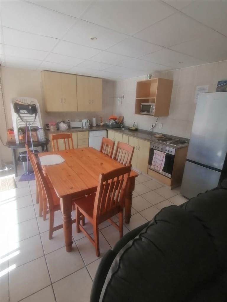 2 Bed Flat in Uvongo photo number 14