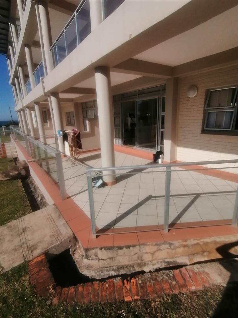 2 Bed Flat in Uvongo photo number 15