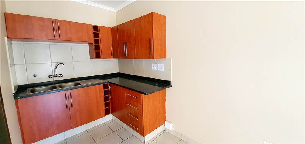 1 Bed Townhouse in Louis Trichardt photo number 3
