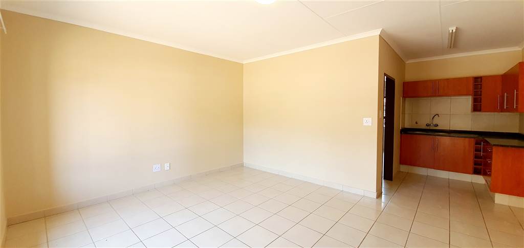 1 Bed Townhouse in Louis Trichardt photo number 2