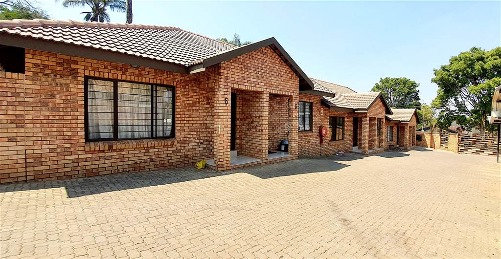 1 Bed Townhouse in Louis Trichardt photo number 1