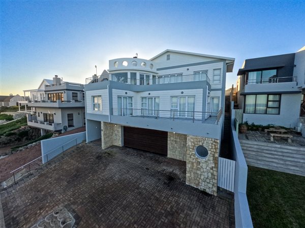 4 Bedroom House 4 Bedroom House