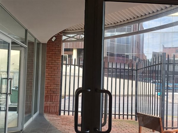 299 m² Retail Space 299 m² Retail Space