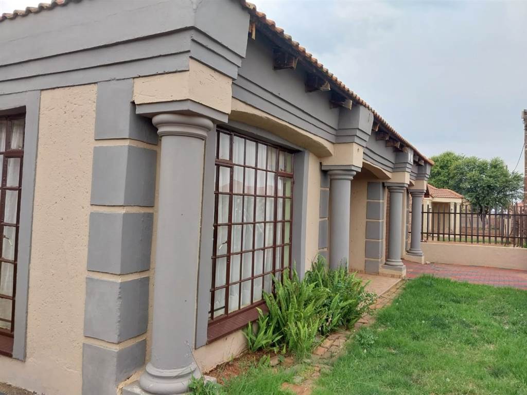 3 Bed House in Ikageng photo number 14