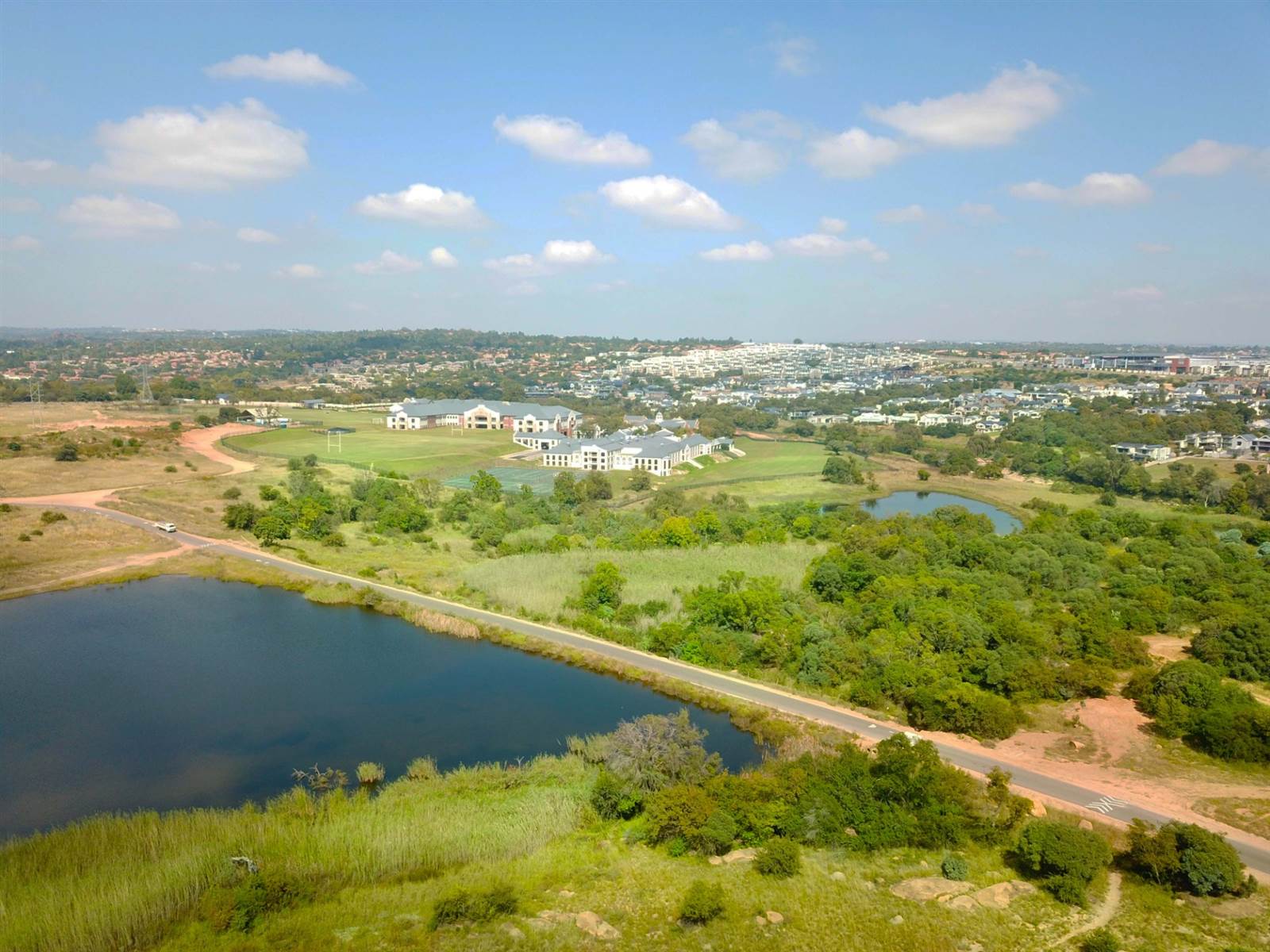 600 m² Land available in Helderfontein Estate photo number 3