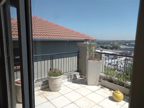 3 Bed Penthouse in Bedfordview