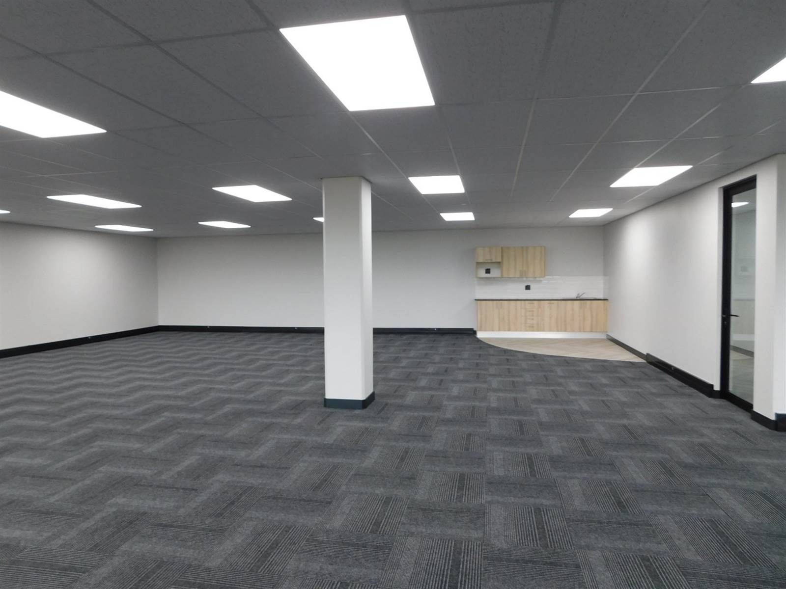 393  m² Office Space in Rosebank photo number 17