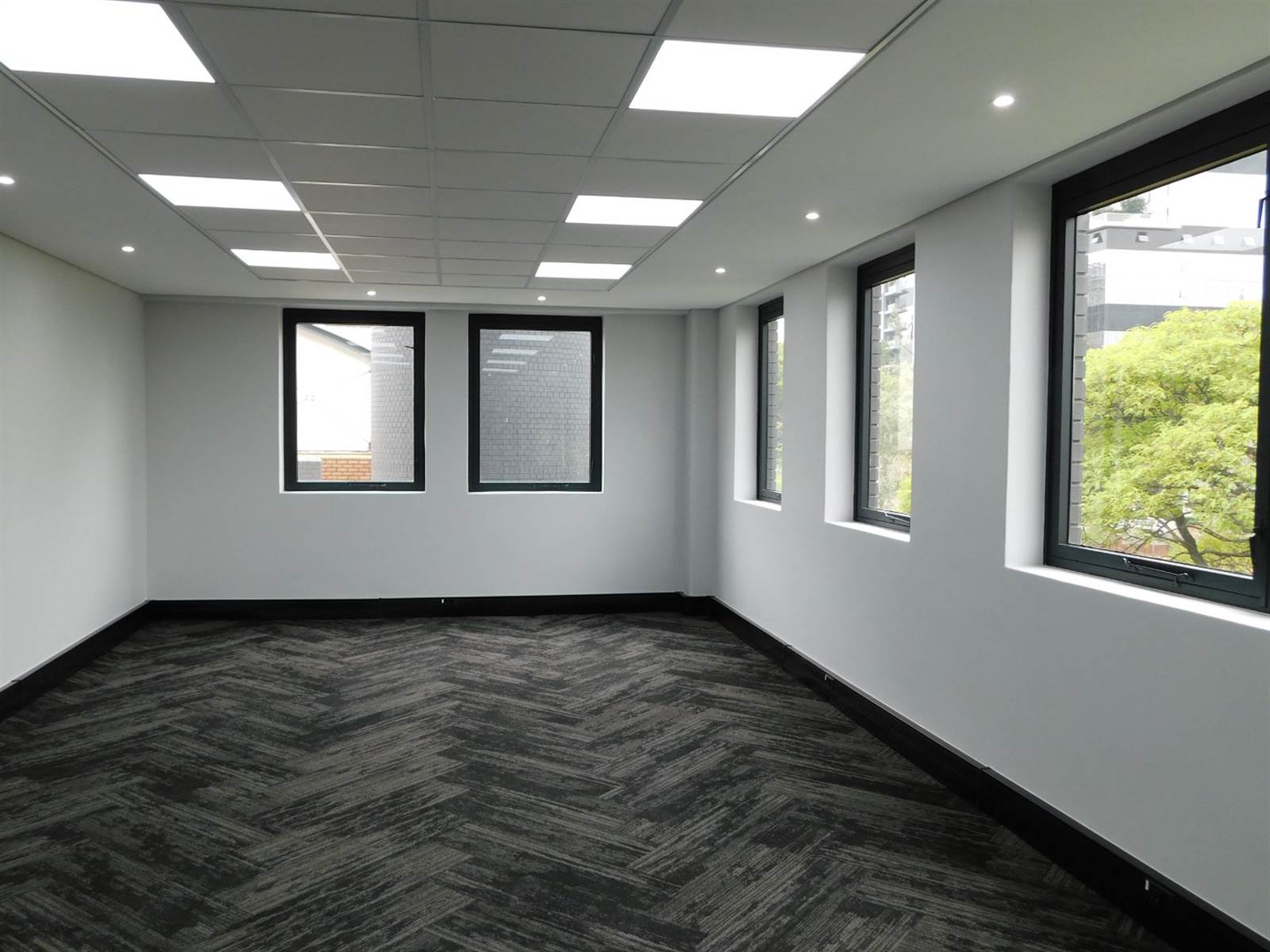 393  m² Office Space in Rosebank photo number 4