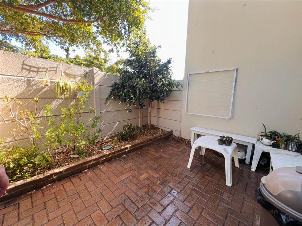 2 Bed Townhouse in Parklands photo number 17