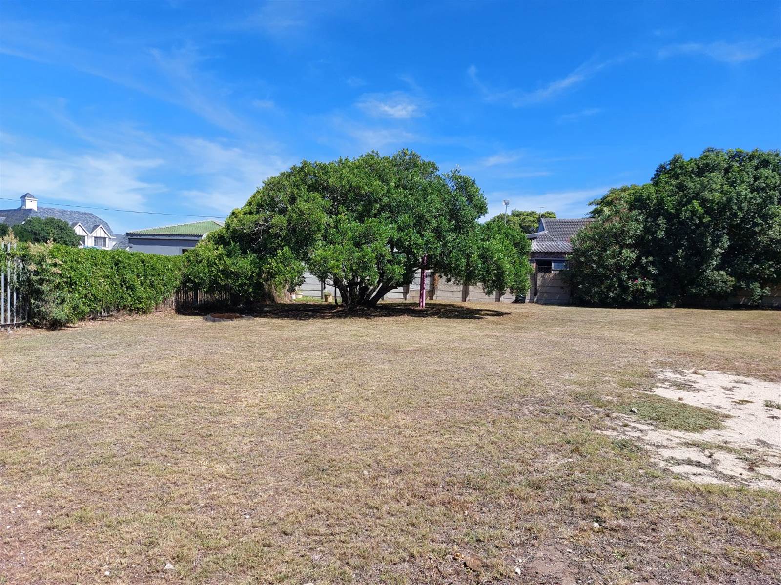 566 m² Land available in Aston Bay photo number 1