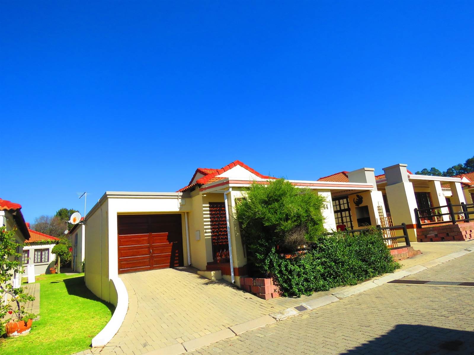 2 Bed Townhouse in Olivedale photo number 25